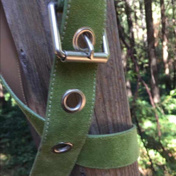 Retro 60’s style green suede belt - Picture 5 of 7